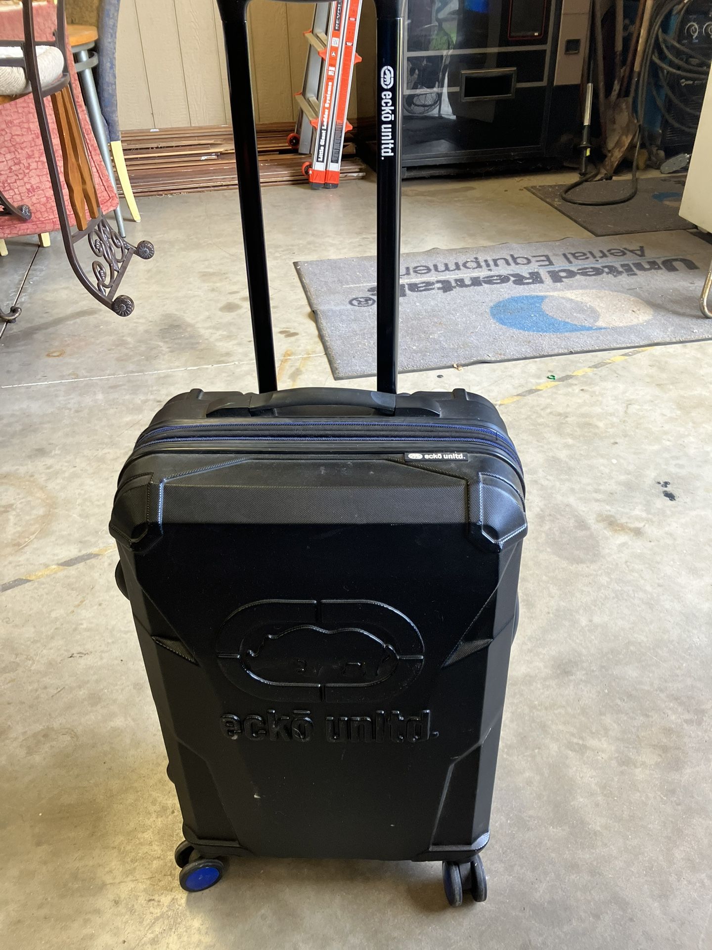Echo Unltd Hard Rolling Suitcase