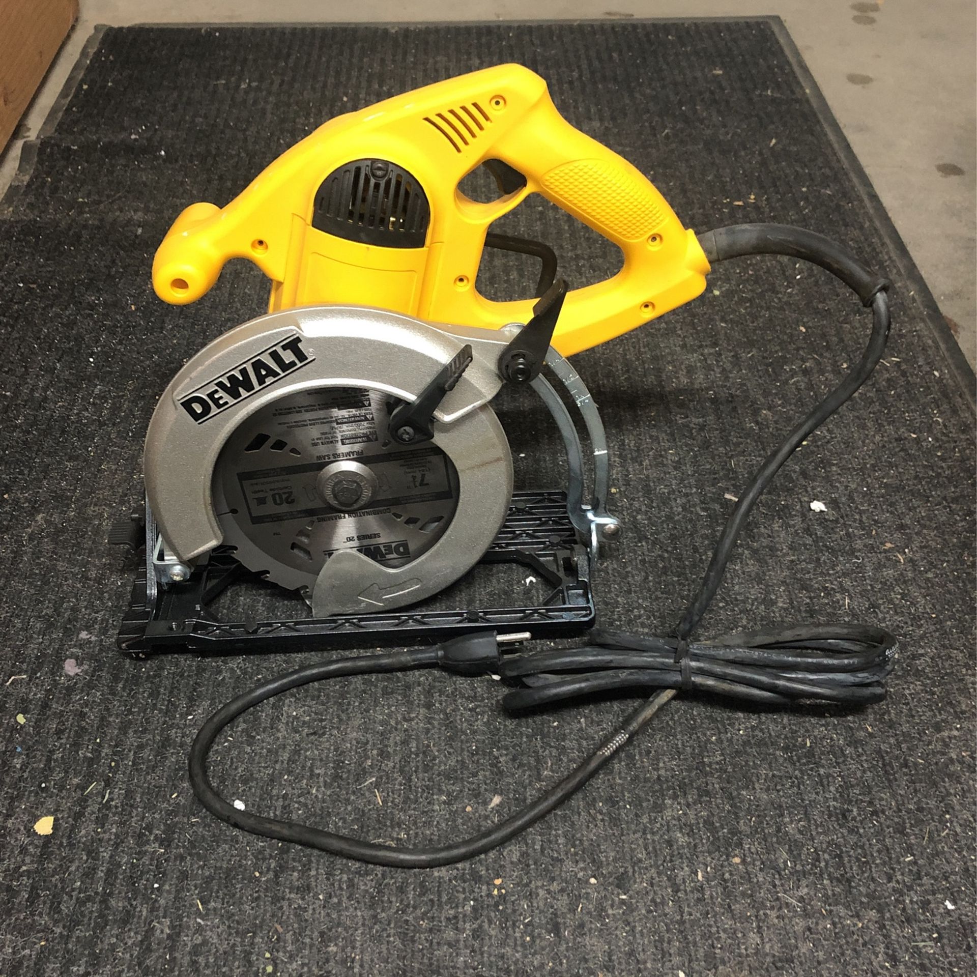 DeWalt 71/4” Worm drive Circular Saw DW378G ji