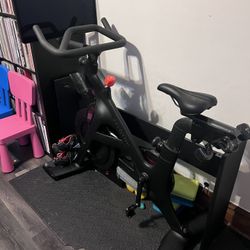 Peloton LIKE NEW 
