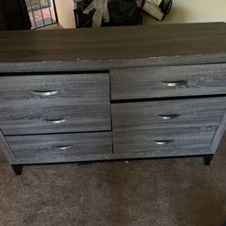 Dresser With Mirror