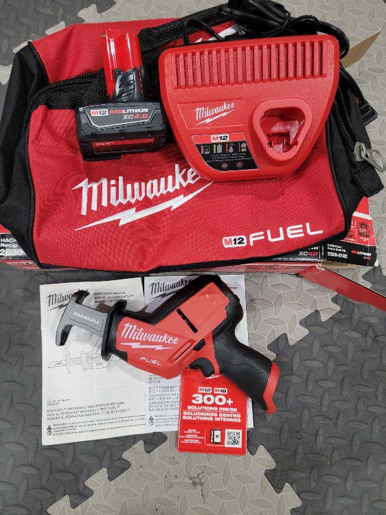 Milwaukee M12 Fuel Hacksaw With Charger Bag And 4.0 Battery 