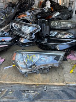 Toyota 4RUNNER RIGHT USED OEM HEADLIGHT (2021-2024)