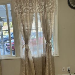 3 Curtain With 2 Curtain Rod 
