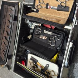 Barber Suit Case With Multiple Items !!!