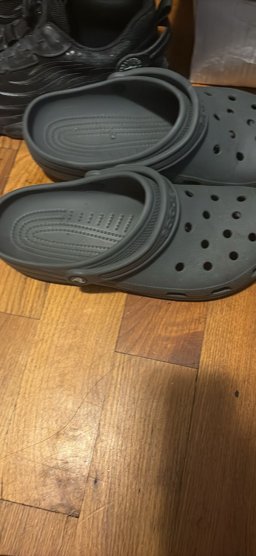 crocs