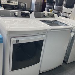 New Scratch And Dent Midea Washer And Dryer Set. 1 Year Warranty 