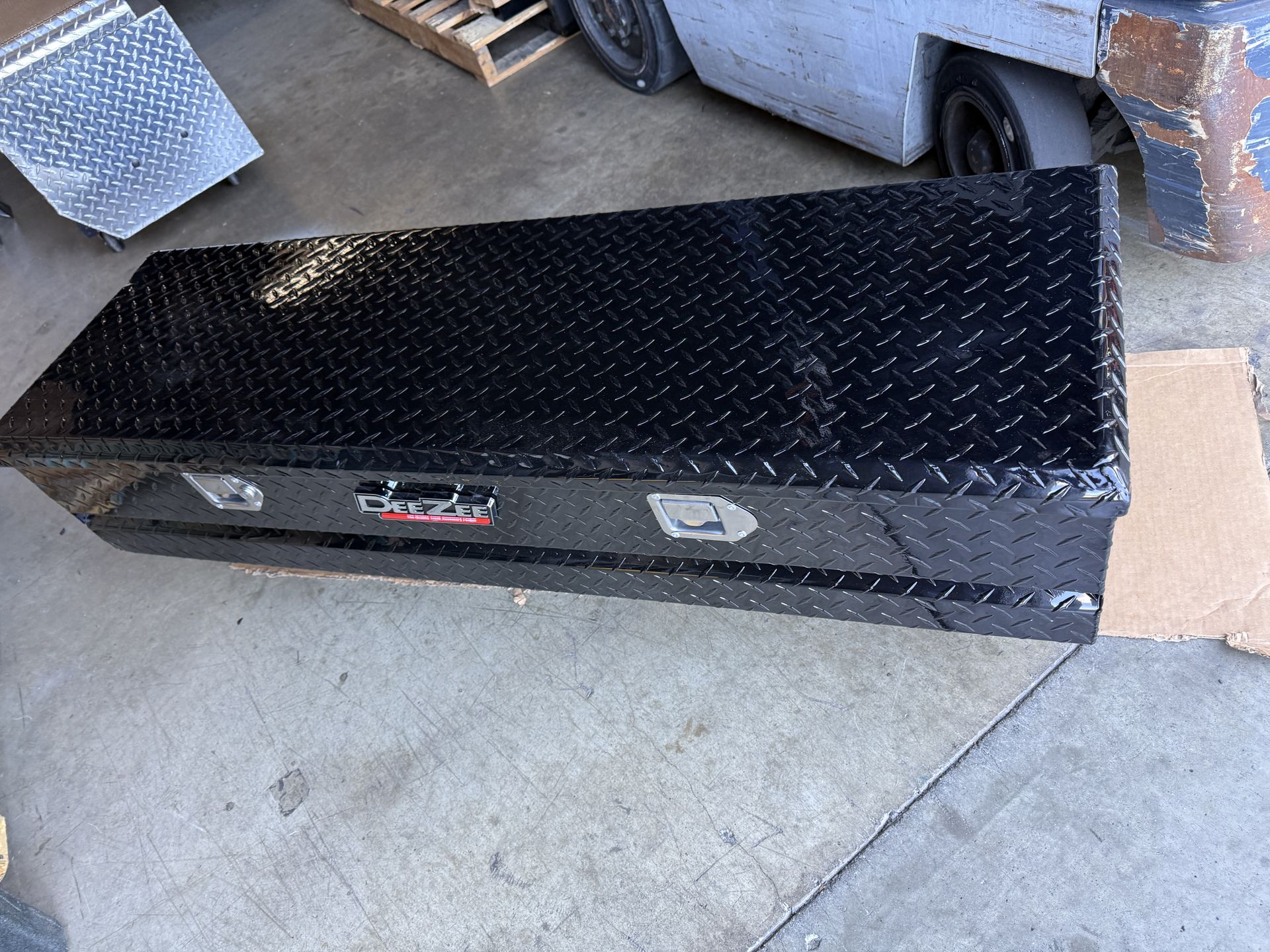 Dee Zee Red Label Utility Chest -BK/TB RED SERIES CHEST 56in.- BLACK