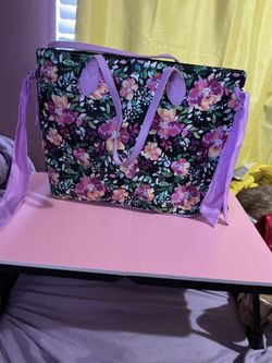 Floral tote bag.