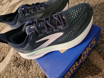 Women Brooks Shoes