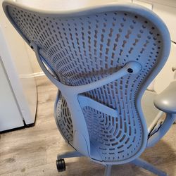 Herman Miller Mirra2