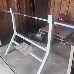 Incline Weightlifting Bench