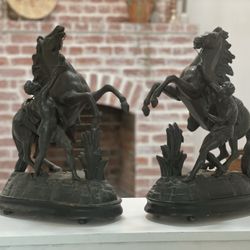 Beautiful Horse Statue Pair 
