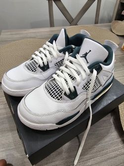 Jordan Retro 4s. 2y