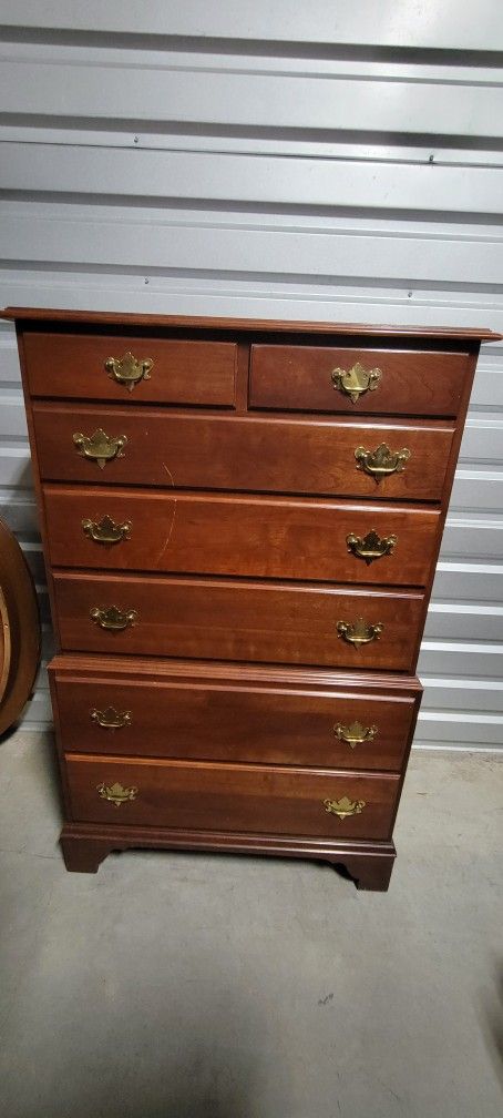 Antique Hitchcock Traditional Queen Anne Style 7 Drawer Dresser