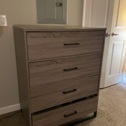  Single Dresser – 4 Drawers – Solid, Functional, Priced to Sell
