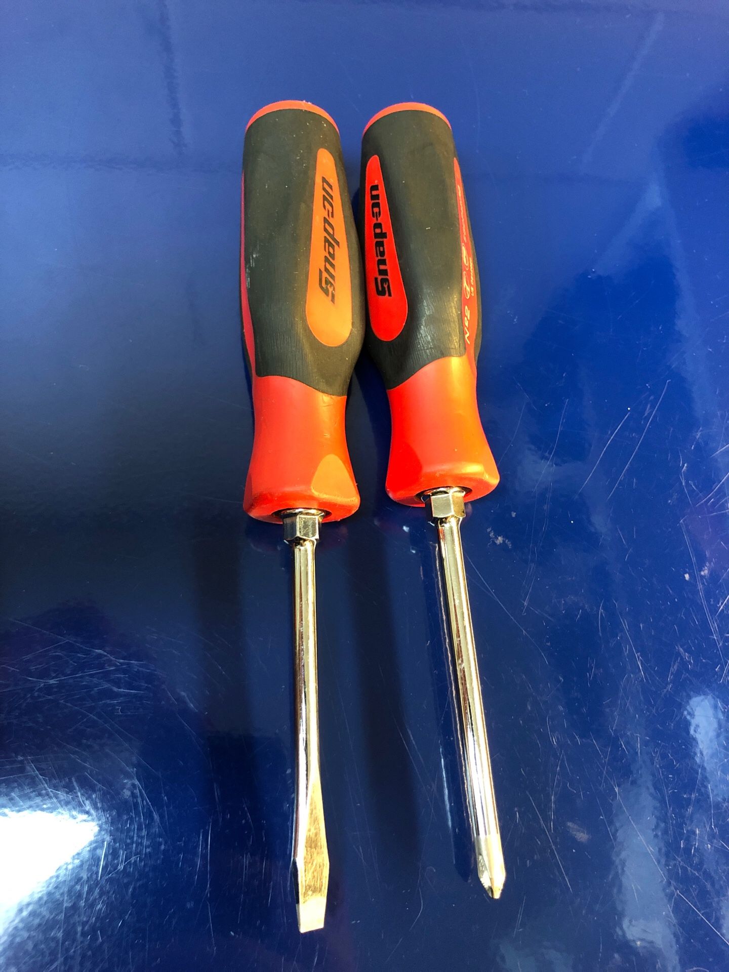 Snap-on tools screwdrivers in red