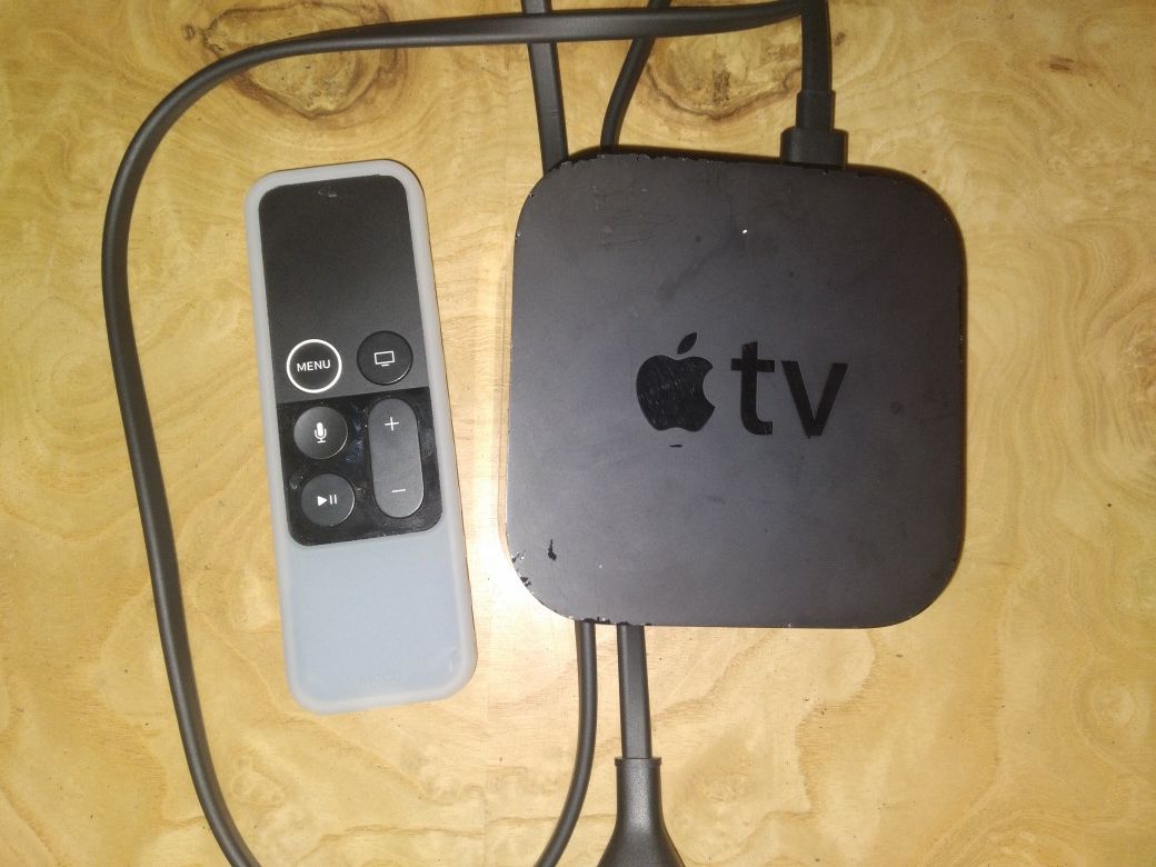 Apple TV 32GB HD Media Streamer & Remote Model A1625 