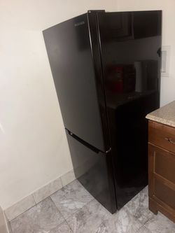 Insignia Black Bottom-Freezer Refrigerator