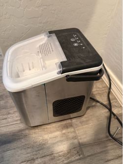 Small ice maker