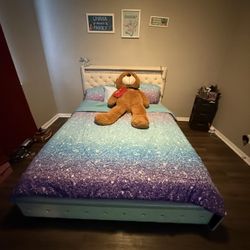 Bed With Mattress And Drawers On Sides