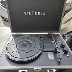 Victrola Journey Suitcase Record Player Turntable Good working condition like new 