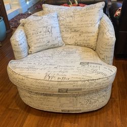 Fabric Swivel Chair (Excellent Condition)