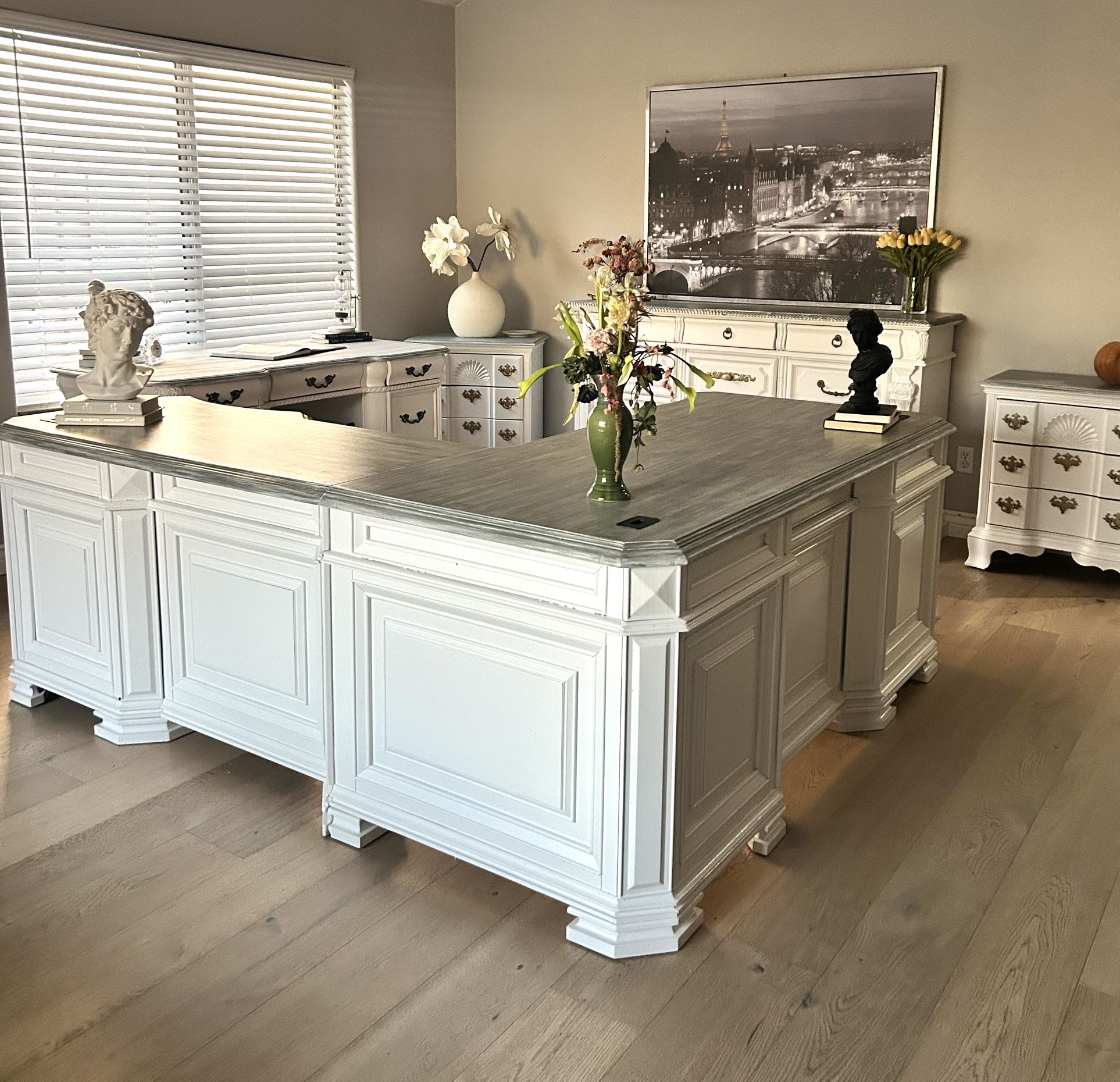 Fabulos white corner L desk right or left return like new