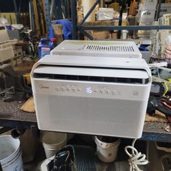 Like-new 8,000 Btu Window Air Conditioner