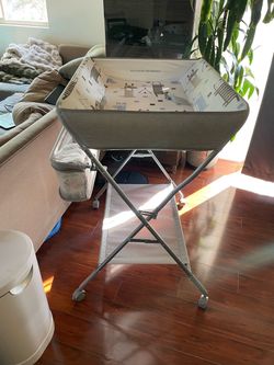 Portable diaper changing station