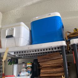 2   Coolers Igloos Excellent Condition 