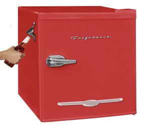 Frigidaire 1.6 Cu Ft Retro Mini Fridge