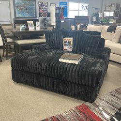 Black Sofa 🖤⭐️ $1,299
