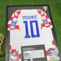Modric autographed shirt