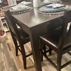 Dining Room Table And  4 Chairs 