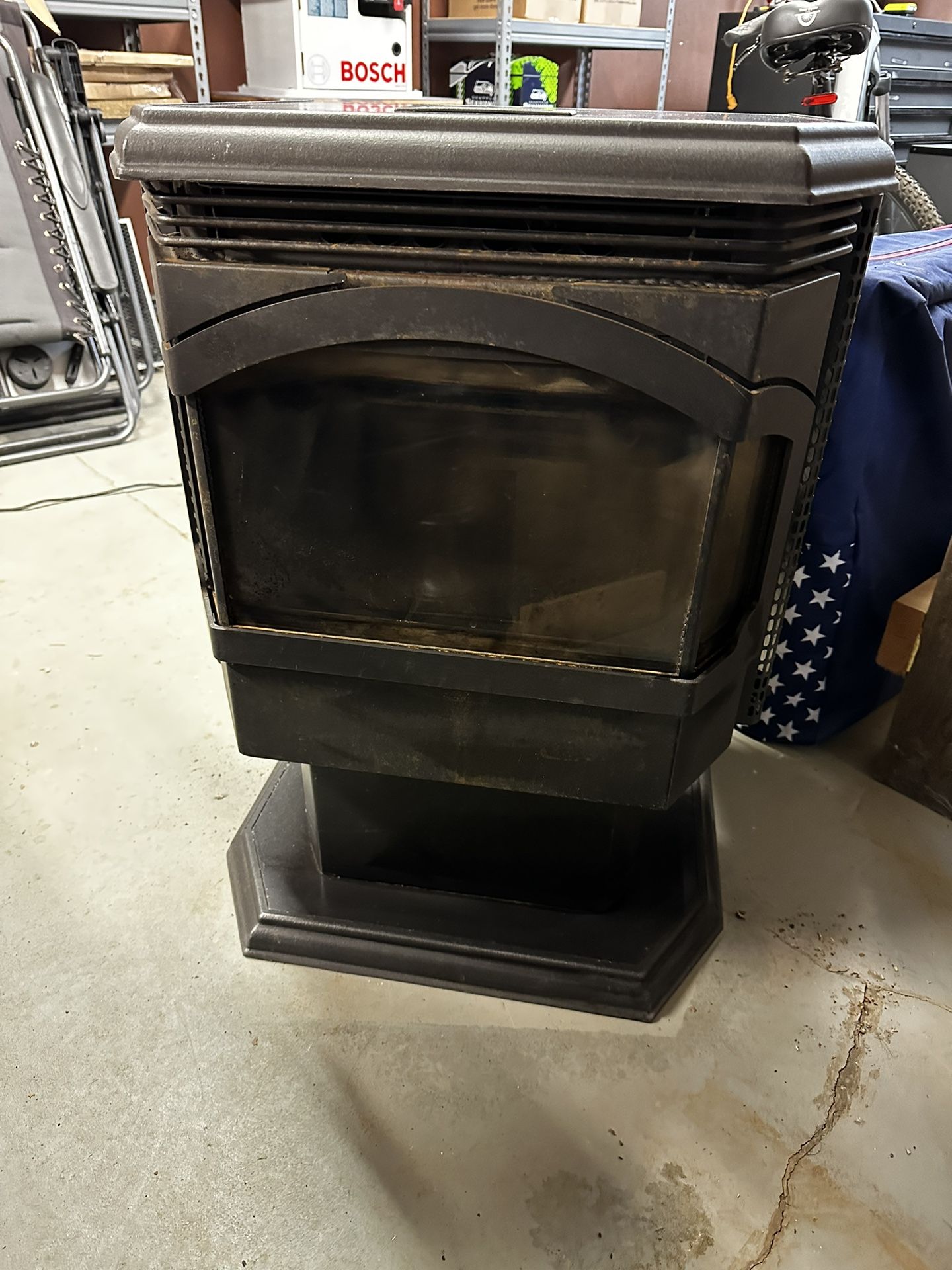 Pellet Stove Freestanding Pioneer Lopi Brand for Sale in Tahuya, WA