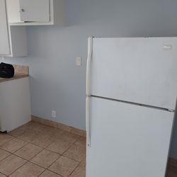 Used Refrigerator In Long Beach For $25.  GOOD CONDITION 