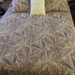 Comforter  Queen With Pillow Shams And Bed skirt- Ralph Lauren 