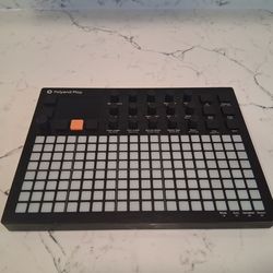 Polyend Play (Sampler Sequencer Groovebox)