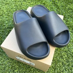 New Yeezy Slide Onyx Size 12