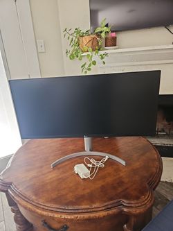 LG 34” UltraWide Monitor – Model 34WK650-W