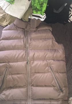 In great condition American eagle vest size size M