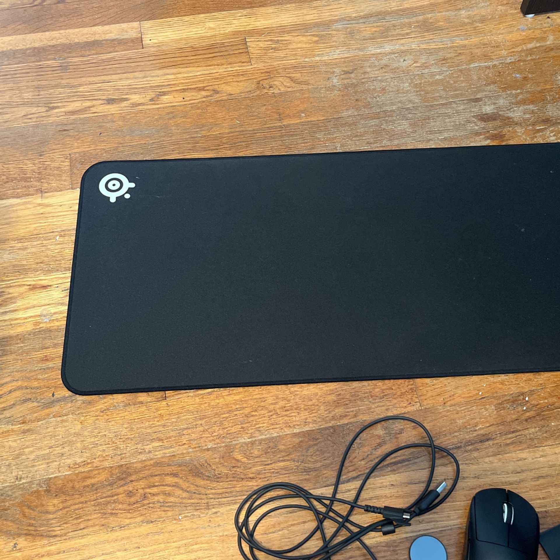 XTRA LARGE LOGITECH GAMING MOUSE PAD
