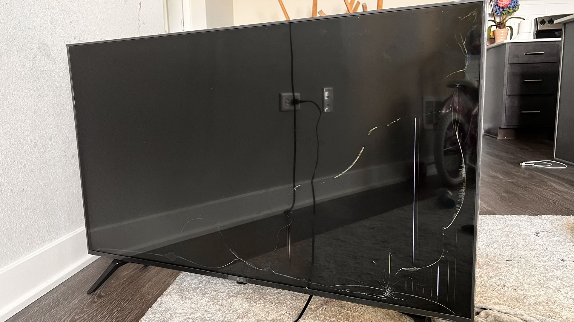 Broken LG TV – For Parts Only!