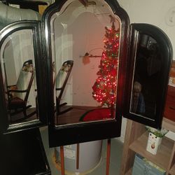 Double Hinged Vanity Mirror!