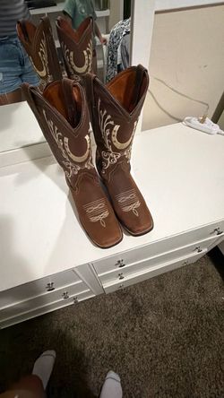 Cowgirl boots size 10 woman