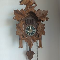Cuckoo Clock - Vintage working two-door - bird and accordionist playing waltz