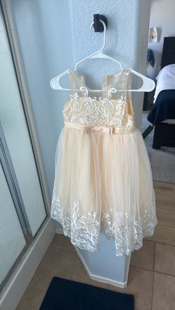 Flower girl dress in crème/beige