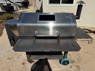 Green mountain grill smoker
