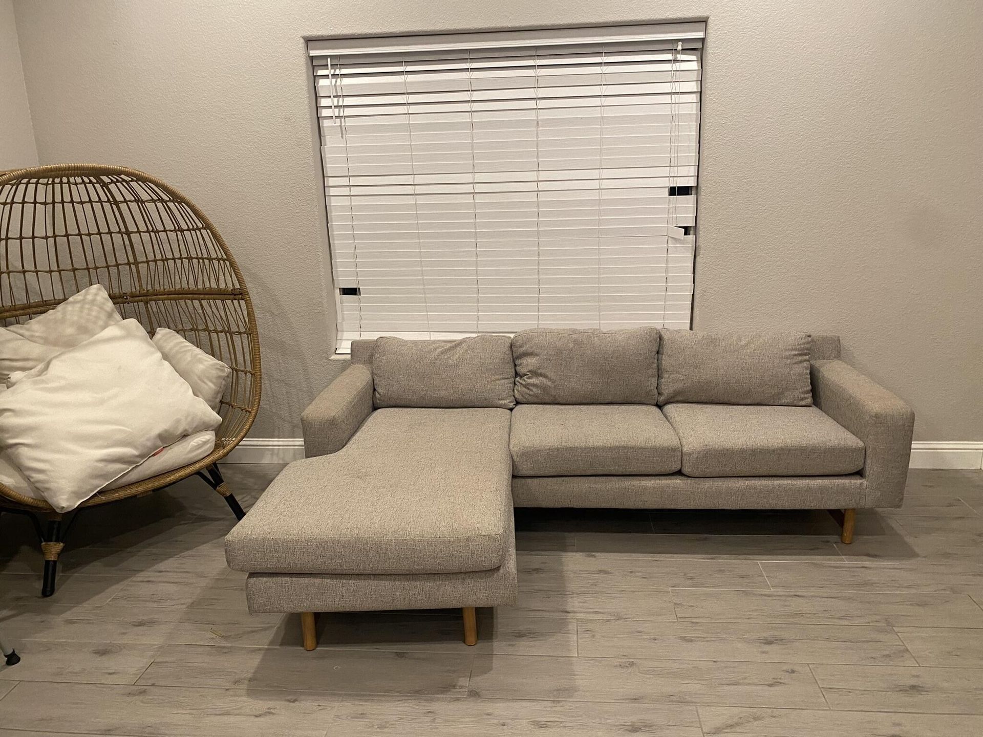 STOP 🛑 ✋ LOOK AT THIS MODERN COUCH