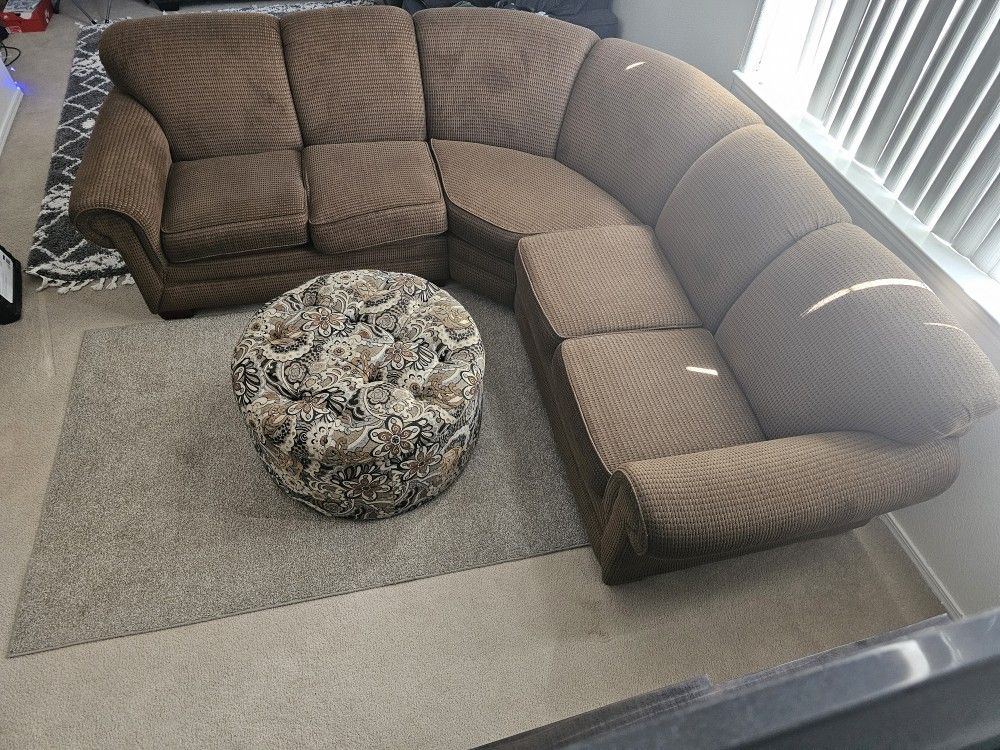 Sectional Couch With Automan And Storage
